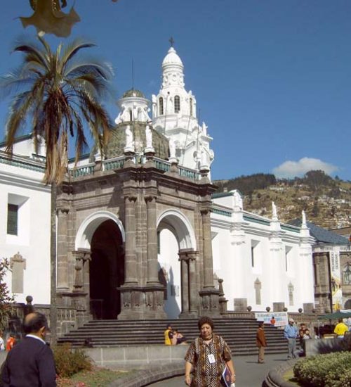 Catedral_metropolitana_de_Quito_-_panoramio_-_Quito_magnifico_14.jpg